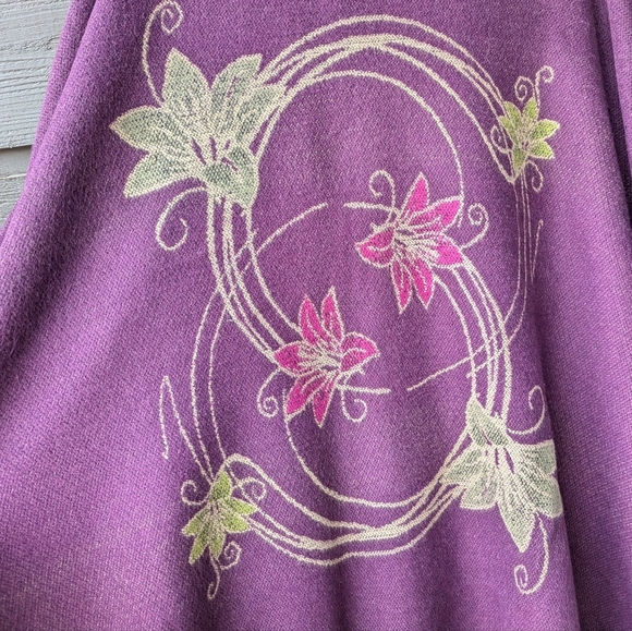 NWOT French Lily Floral Ruana Wrap Shawl Purple Magenta Taupe Sage Green - Picture 4 of 6